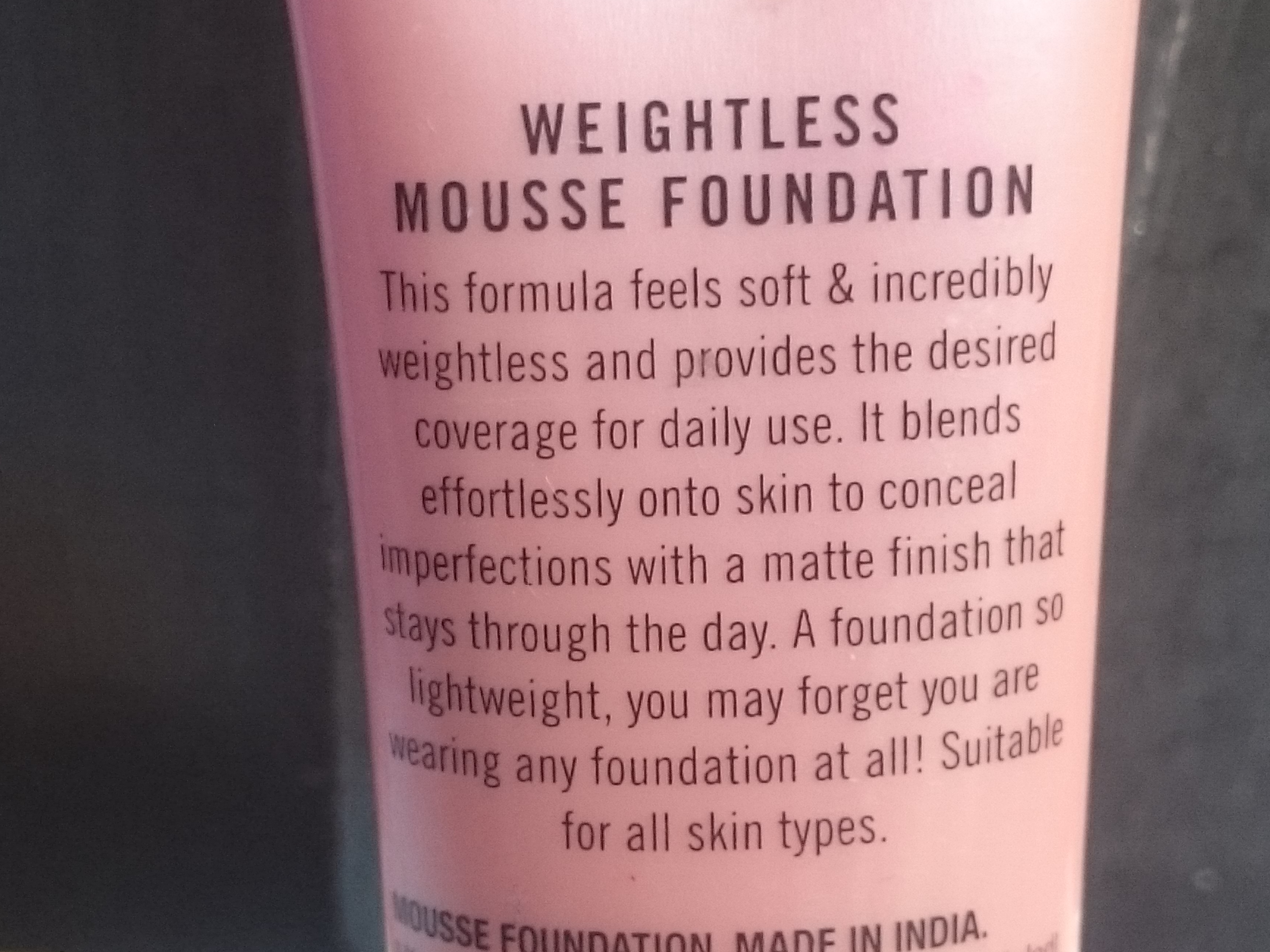 lakme-9-to-5-weightless-foundation-claims