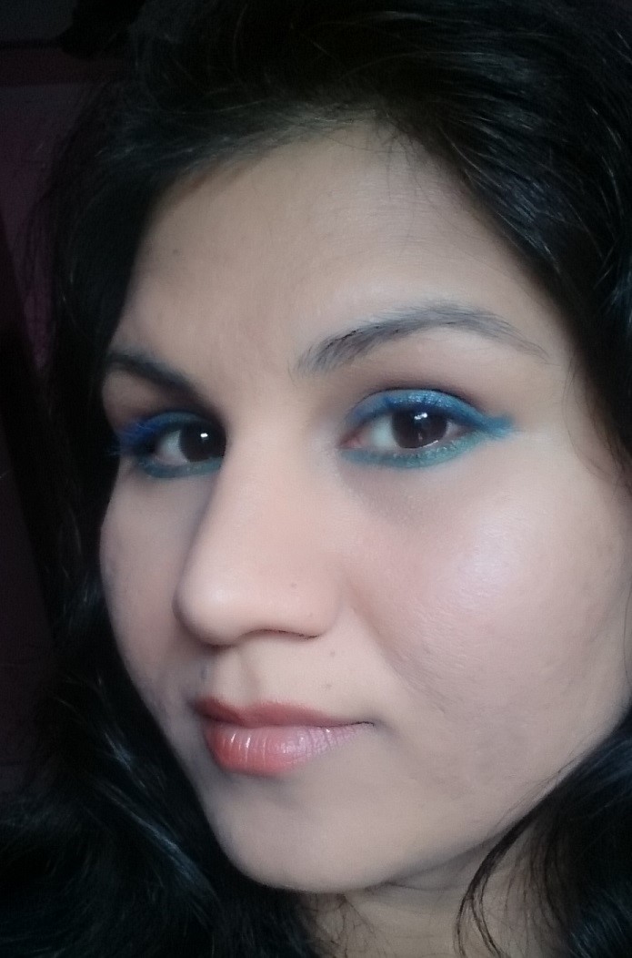 Lakme Eyeconic Kajal in Royal Blue & Turquoise Swatch