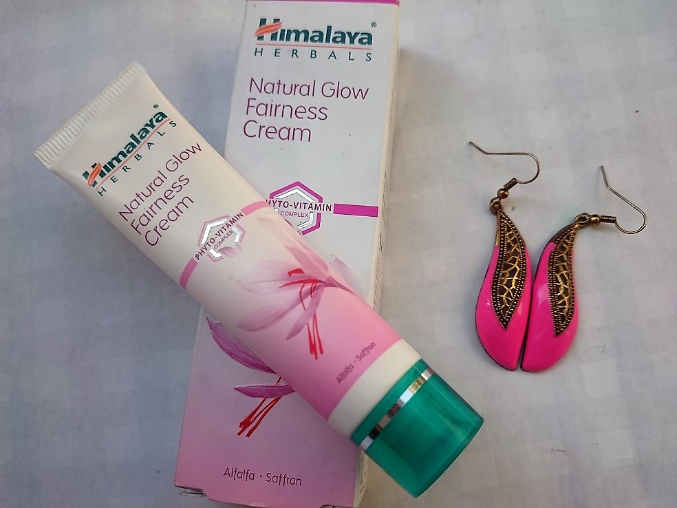 himalaya herbals natural glow fairness cream