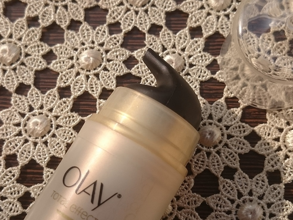 olay total effects 7 in one day cream pakaging