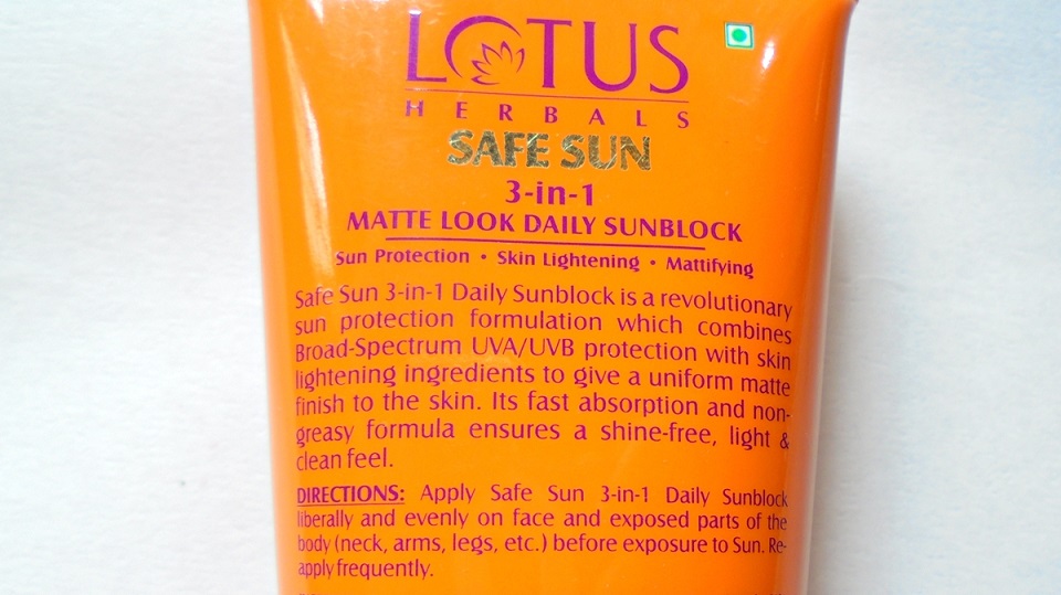 Lotus Herbals Safe Sun 3-In-1 Matte Look Daily Sunblock (2)