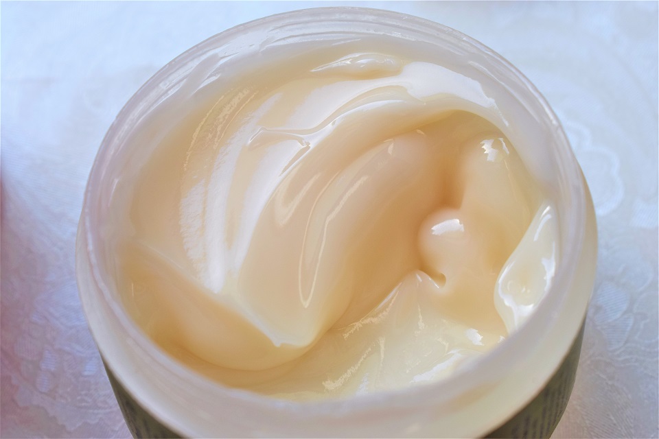 fabindia clove acne control cream consistency