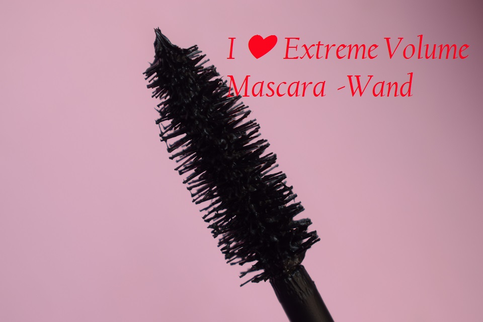 essence I love Extreme Volume Mascara bristles