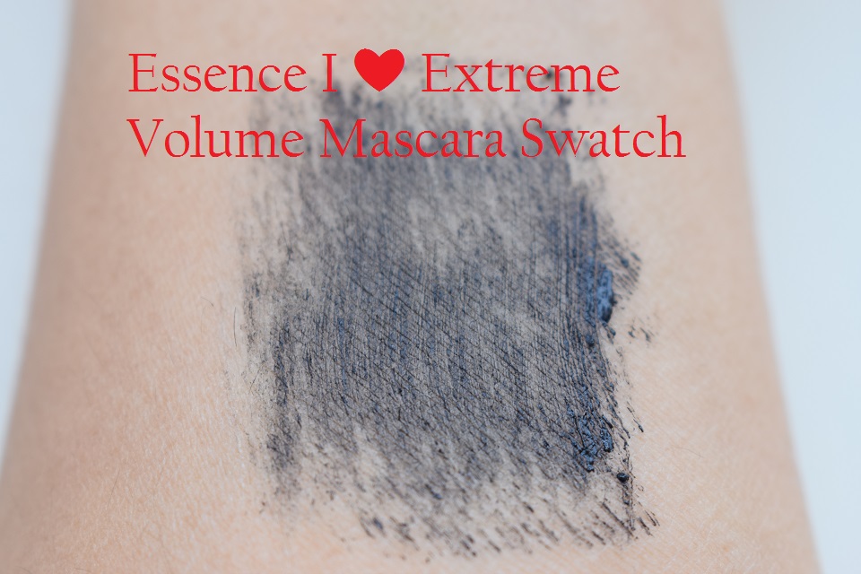 essence I love Extreme Volume Mascara swatch