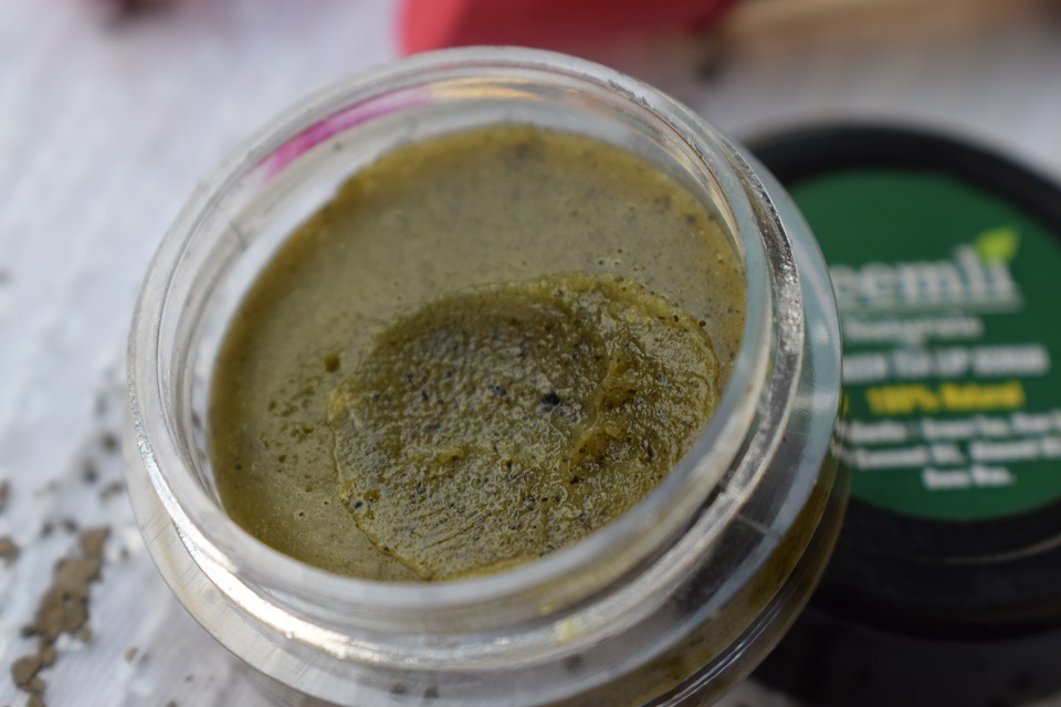 Neemli Naturals Green Tea Lip Scrub (2)