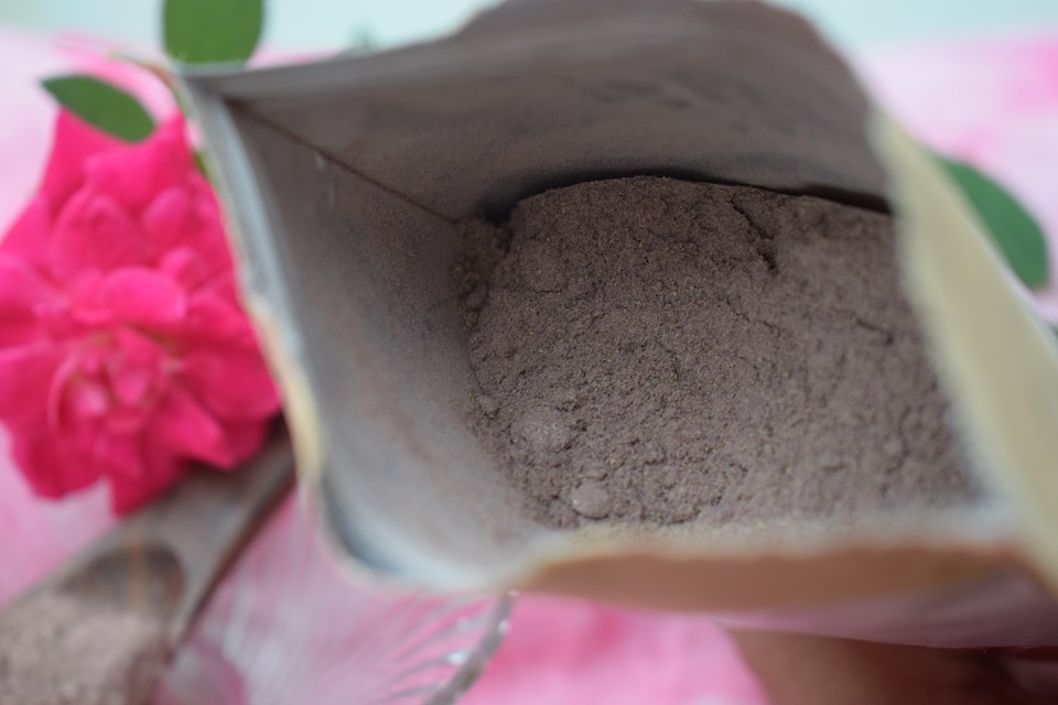 Bliss Of Earth 100% Pure Natural Rose Powder - Packaging & Texture