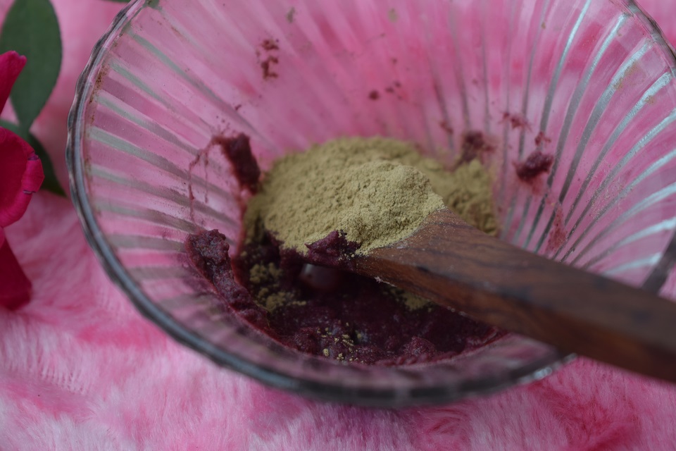 DIY - Bliss Of Earth 100% Pure Natural Rose Powder + Sandalwood Powder + Water