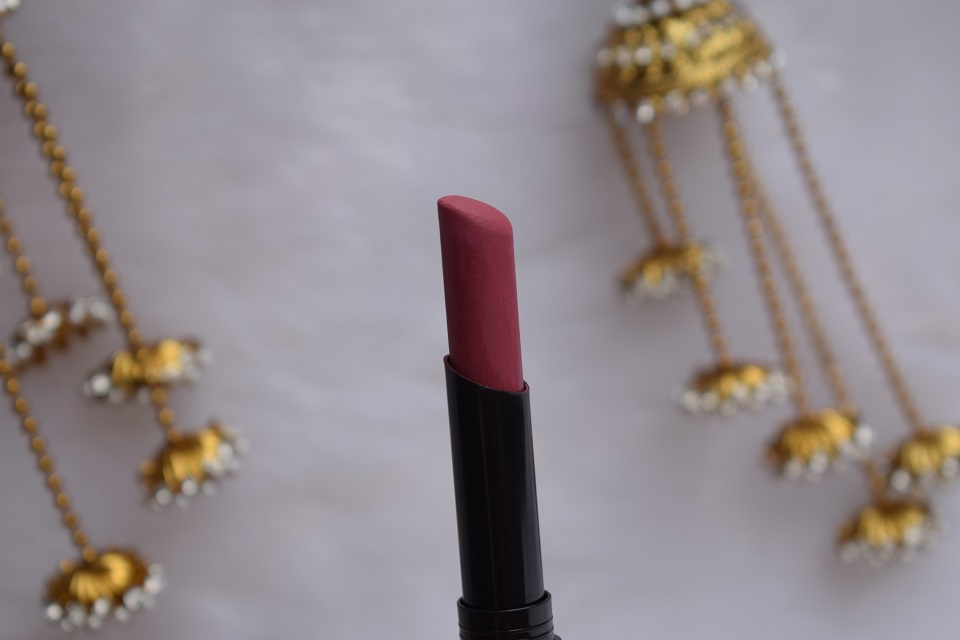 Lakme Absolute Luxe Matte Lip Color With Argan Oil - Rosy Lips