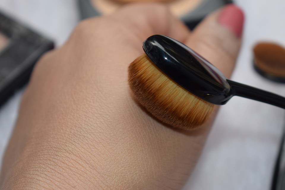 WiseShe Oval Brush In Action