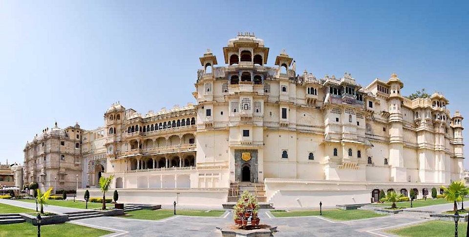 Best Pre Wedding SHoot Destinations Udaipur CIty Palace