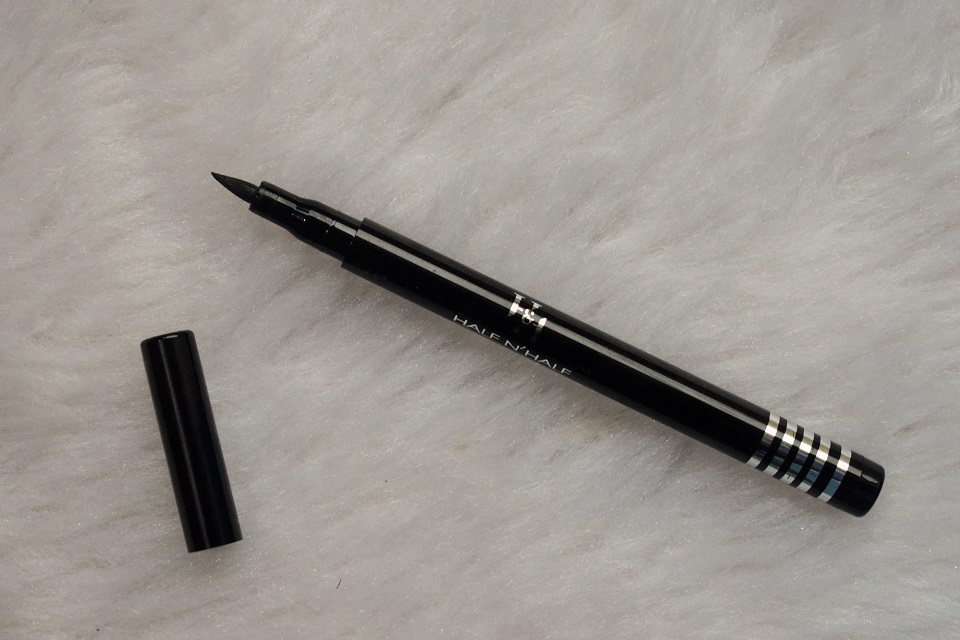Half 'N' Half Non Transfer Hi-Tech Waterproof Eyeliner Pen