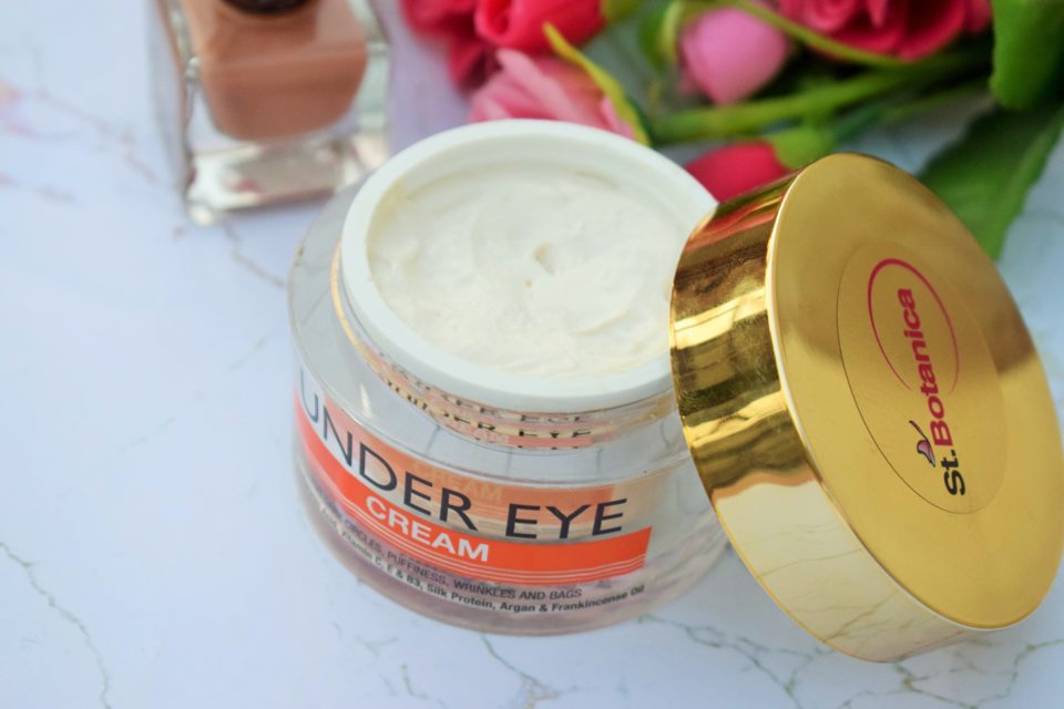 St. Botanica Pure Radiance Under Eye Cream Texture, Color & Consistency